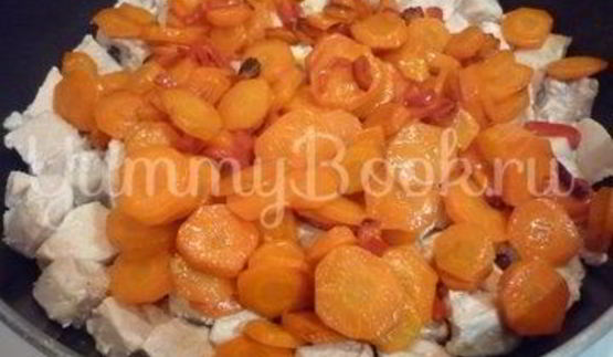 куриное филе с овощами в сметанном соусе