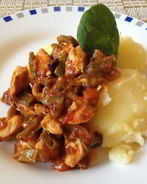 Куриное филе с шампиньонами в остром соусе