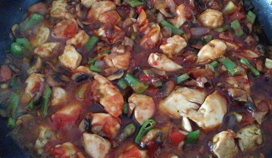 куриное филе с шампиньонами в остром соусе