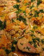 Куриные бедрышки в сметанном соусе с укропом