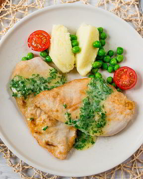 Куриные грудки с травяным маслом