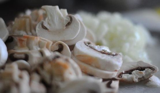 куриные грудки со шпинатом и грибами