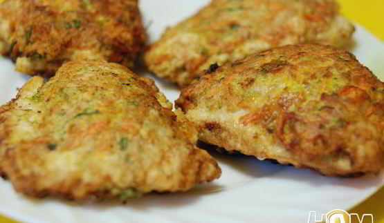 куриные грудки в панировке из моркови и зелени