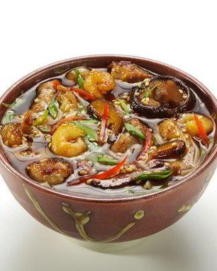 Курица и креветки с тофу, грибами и соевым соусом