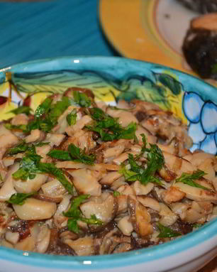 Курица с белыми грибами