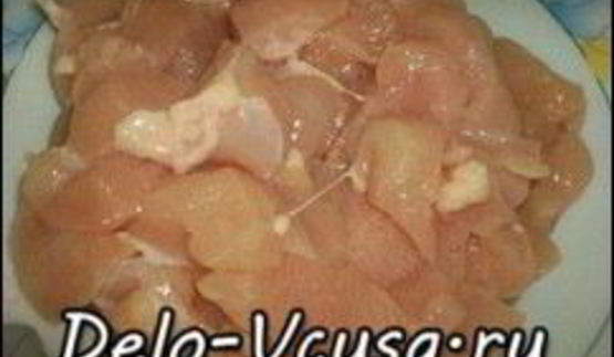 курица тушеная с луком и цуккини