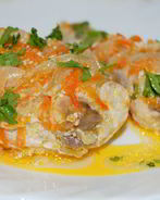 Курица, тушенная с луком и морковью