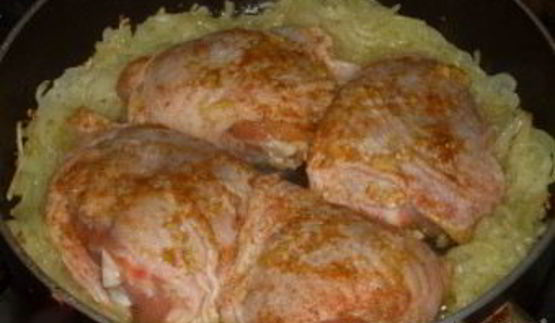 курица в пиве на сковороде