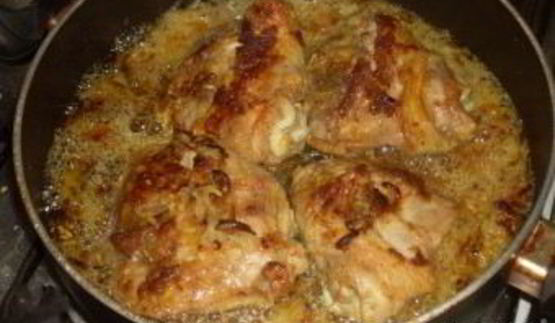 курица в пиве на сковороде