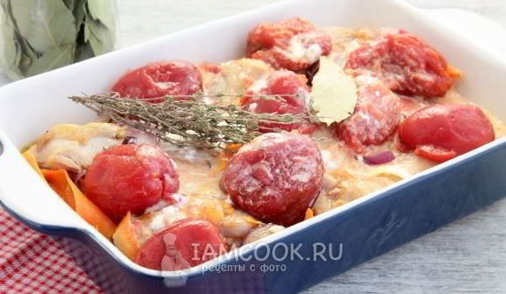 курица, запеченная с целыми томатами в собственном соку