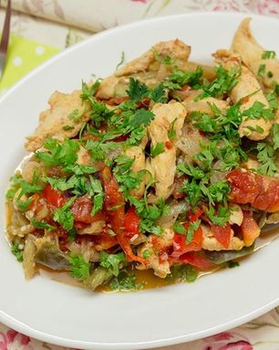 Мясо с баклажанами и помидорами в духовке