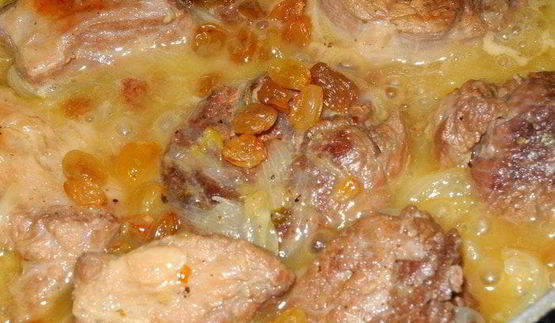 мясо с лимоном и изюмом в тыкве