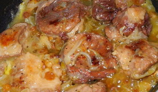 мясо с лимоном и изюмом в тыкве