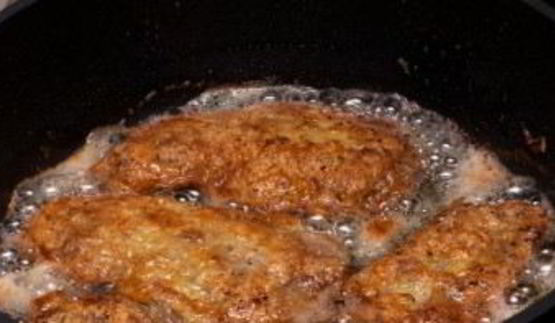 отбивная говядина на сковороде