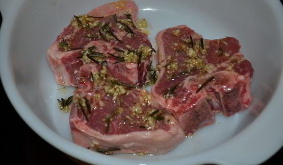 отбивные из молодого барашка с розмарином