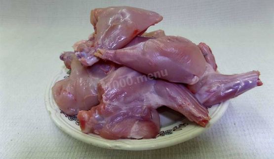 поджаренный кролик с картошкой и зеленью