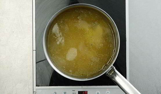 шпецле с тушеным мясом и картофелем