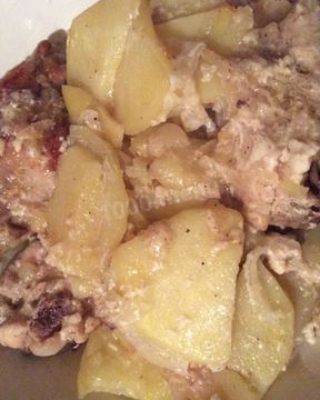 Сочная курочка с картошкой в духовке