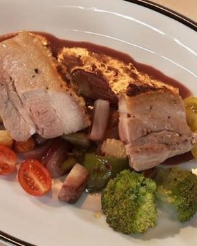 Свиная грудинка, запеченная с гвоздикой