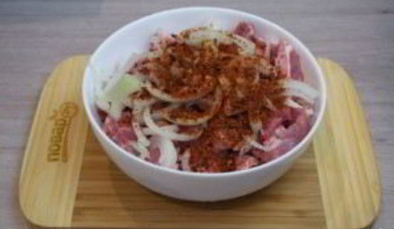 свиная шея кусочками в духовке