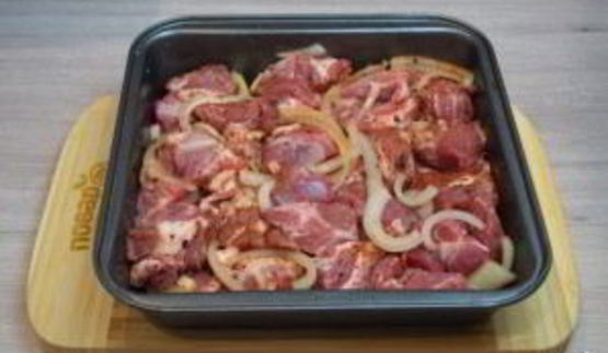 свиная шея кусочками в духовке