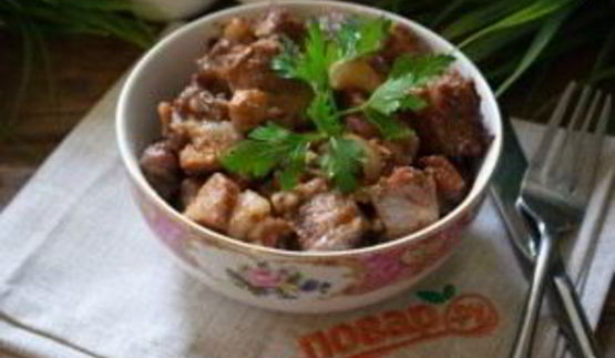 свиная шея кусочками в духовке