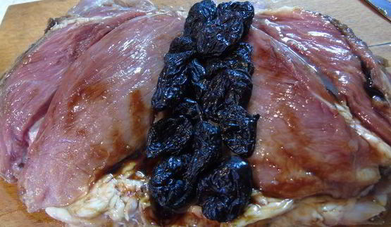 свинина с черносливом в гранатовом соусе