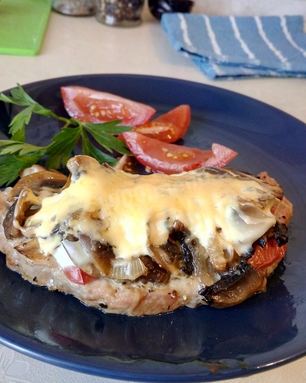 Свинина с шампиньонами в духовке