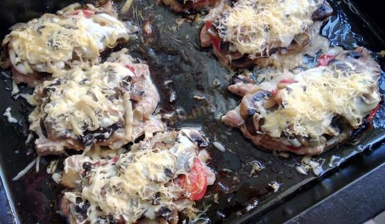 свинина с шампиньонами в духовке