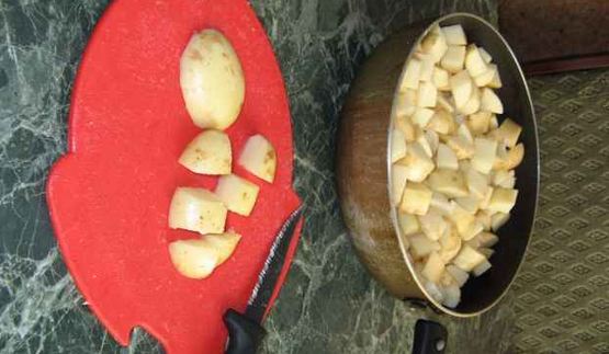 свинина, запеченная в горшочке, с овощами