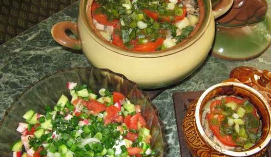 свинина, запеченная в горшочке, с овощами