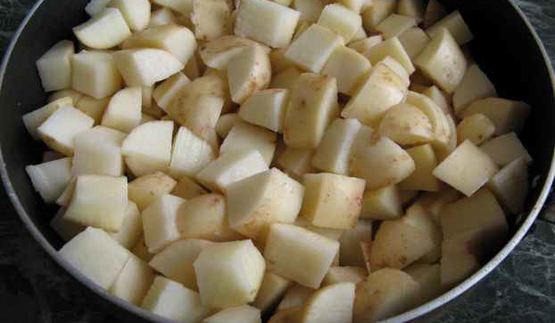 свинина, запеченная в горшочке, с овощами