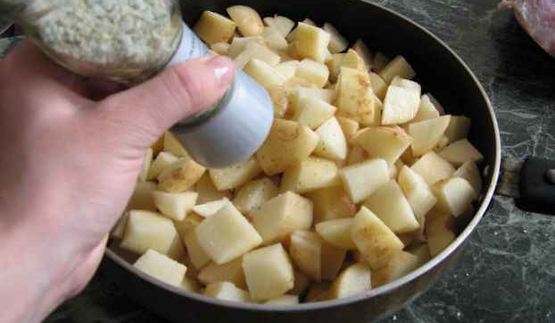 свинина, запеченная в горшочке, с овощами