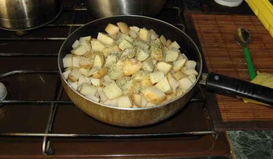 свинина, запеченная в горшочке, с овощами