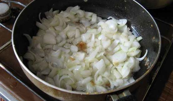 свинина, запеченная в горшочке, с овощами