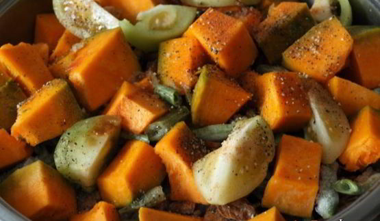 телятина тушеная с тыквой, стручковой фасолью и шампиньонами