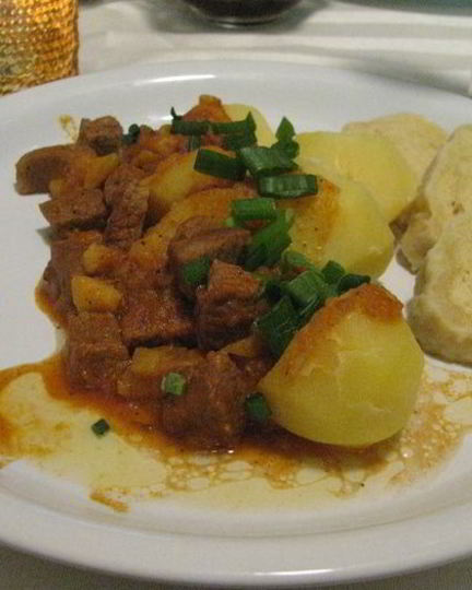 Рецепт тушеной говядины с кнедлями