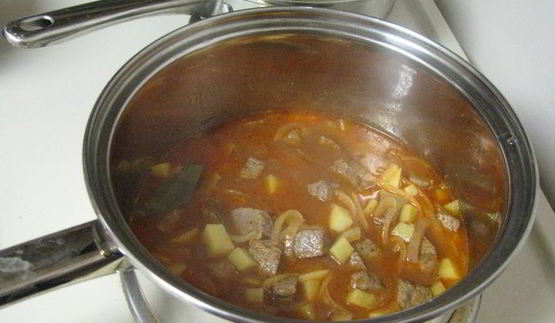 тушеная говядина с кнедлями