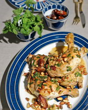 Тушеная курица с финиками