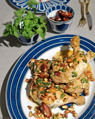 Тушеная курица с финиками