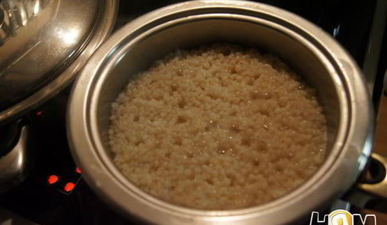 тушеный кролик с грибами