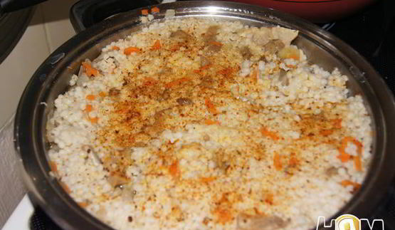 тушеный кролик с грибами