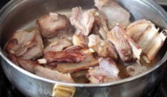 тушеные бараньи ребрышки