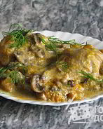 Запеченная курица с тыквой и грибами