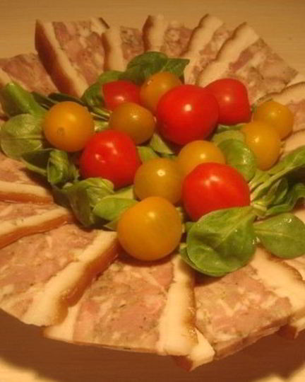 Рецепт запеченного прессованного свиного сала с мясом