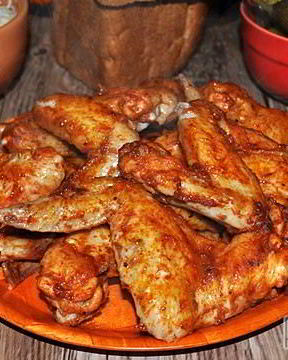 Запеченные крылышки в томатном маринаде