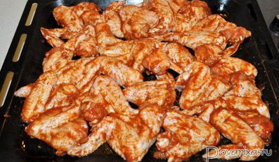 запеченные крылышки в томатном маринаде