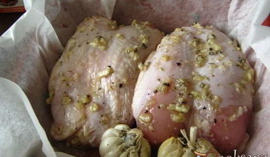 запеченные куриные грудки с розмарином и чесноком