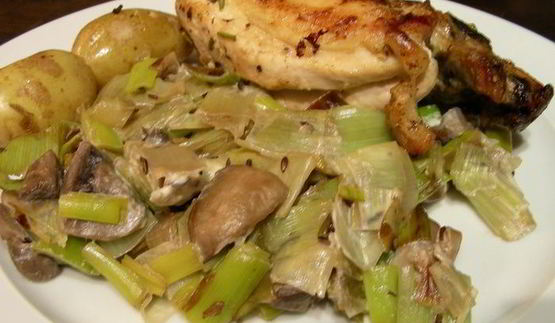 нежный гарнир из лука-порея и грибов с маскарпоне