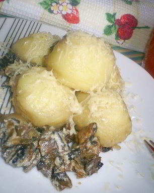 Ньокки, тушенные в сливочно-грибном соусе